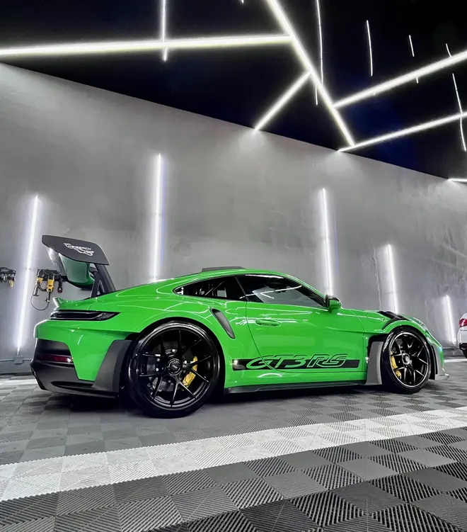 Lateral del Porsche 911 GT3 RS terminado