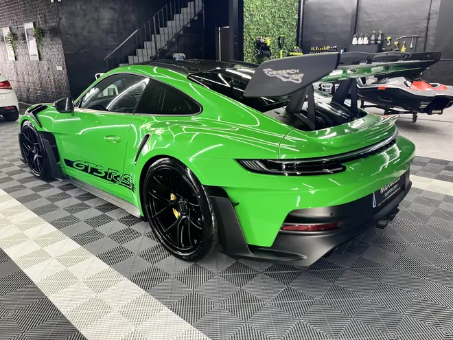 Porsche 911 GT3 RS en el taller de Marbella Custom Cars